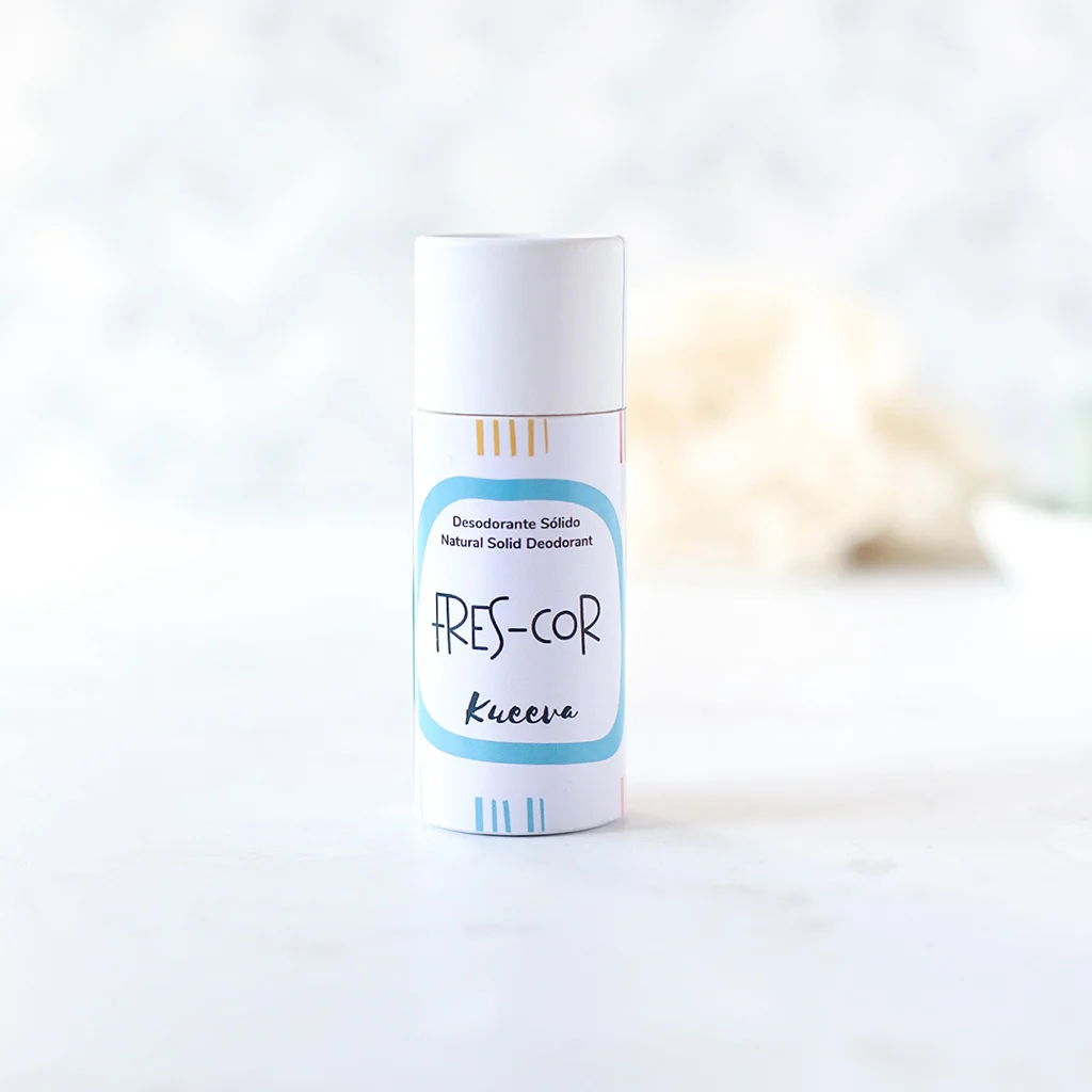 desodorante frescor en envase de carton blanco