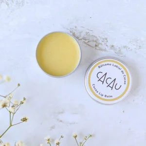 lata de bálsamo labial abierta