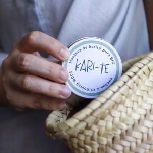 latita de manteca de karite entrando en un capazo